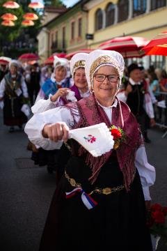 Izjemen obisk zaznamoval 50. Dneve narodnih noš in oblačilne dediščine v Kamniku (Blaž T. Muc)  (108)